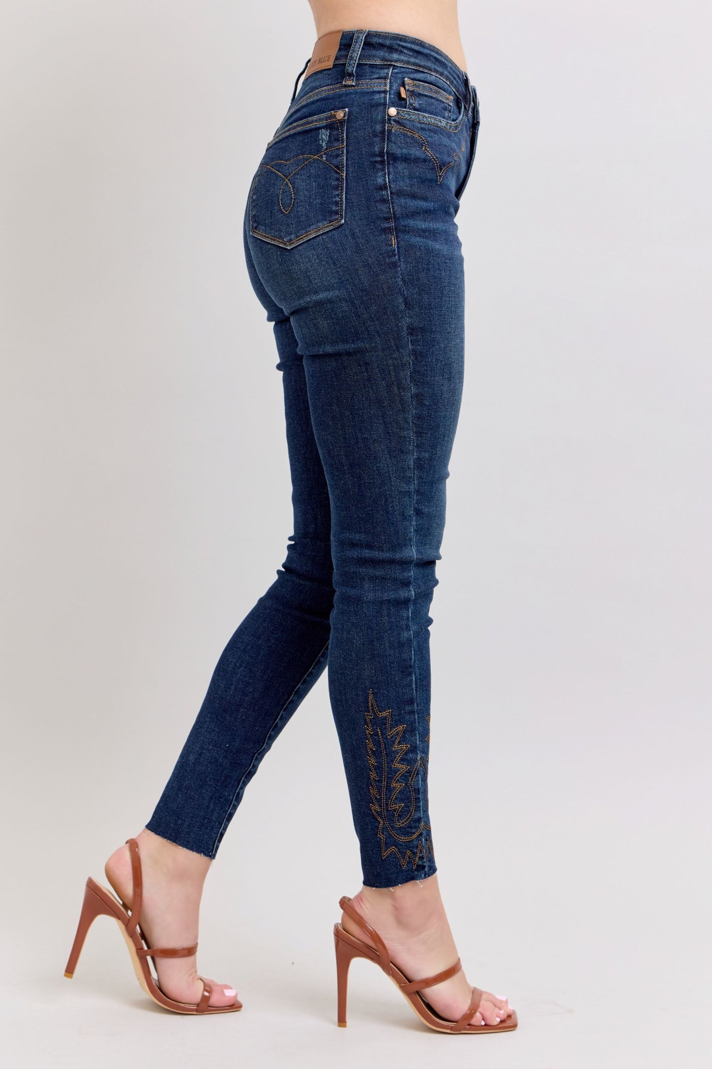 JUDY BLUE MID RISE WESTERN EMBROIDERY DETAIL SKINNY JEAN - DARK STONE