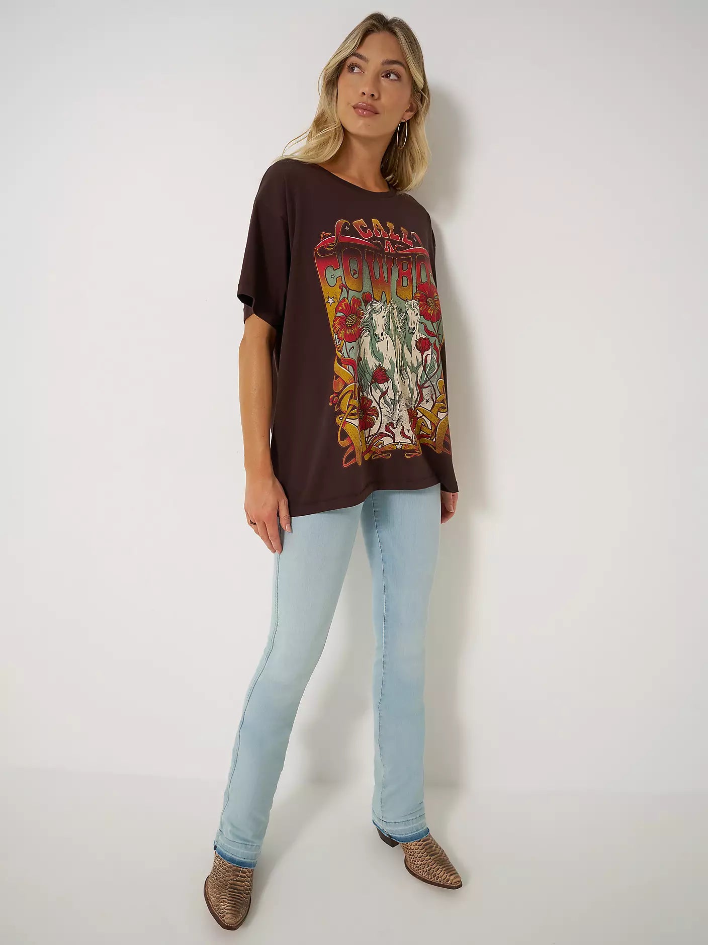 WRANGLER X LAINEY WILSON RAW HEM BOOT HUGGERS - BLEACH BLUE WASH