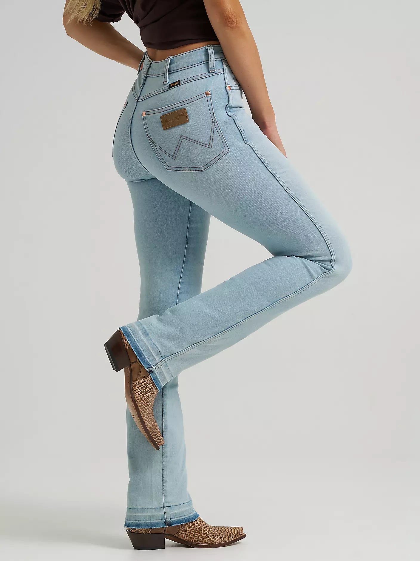 WRANGLER X LAINEY WILSON RAW HEM BOOT HUGGERS - BLEACH BLUE WASH
