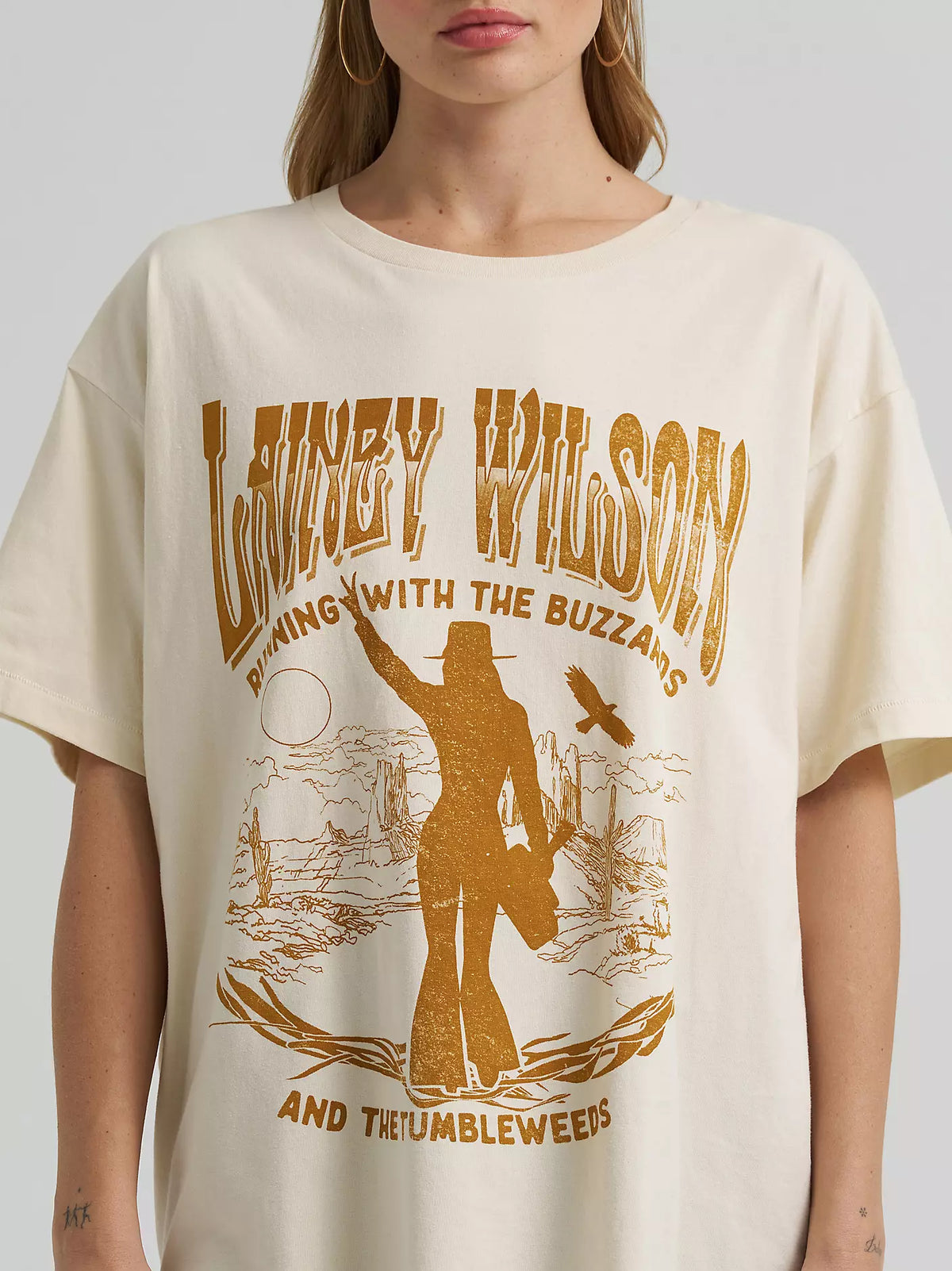 WOMEN'S LAINEY WILSON X WRANGLER BUZZARDS OVERSIZED TEE - BIRCH