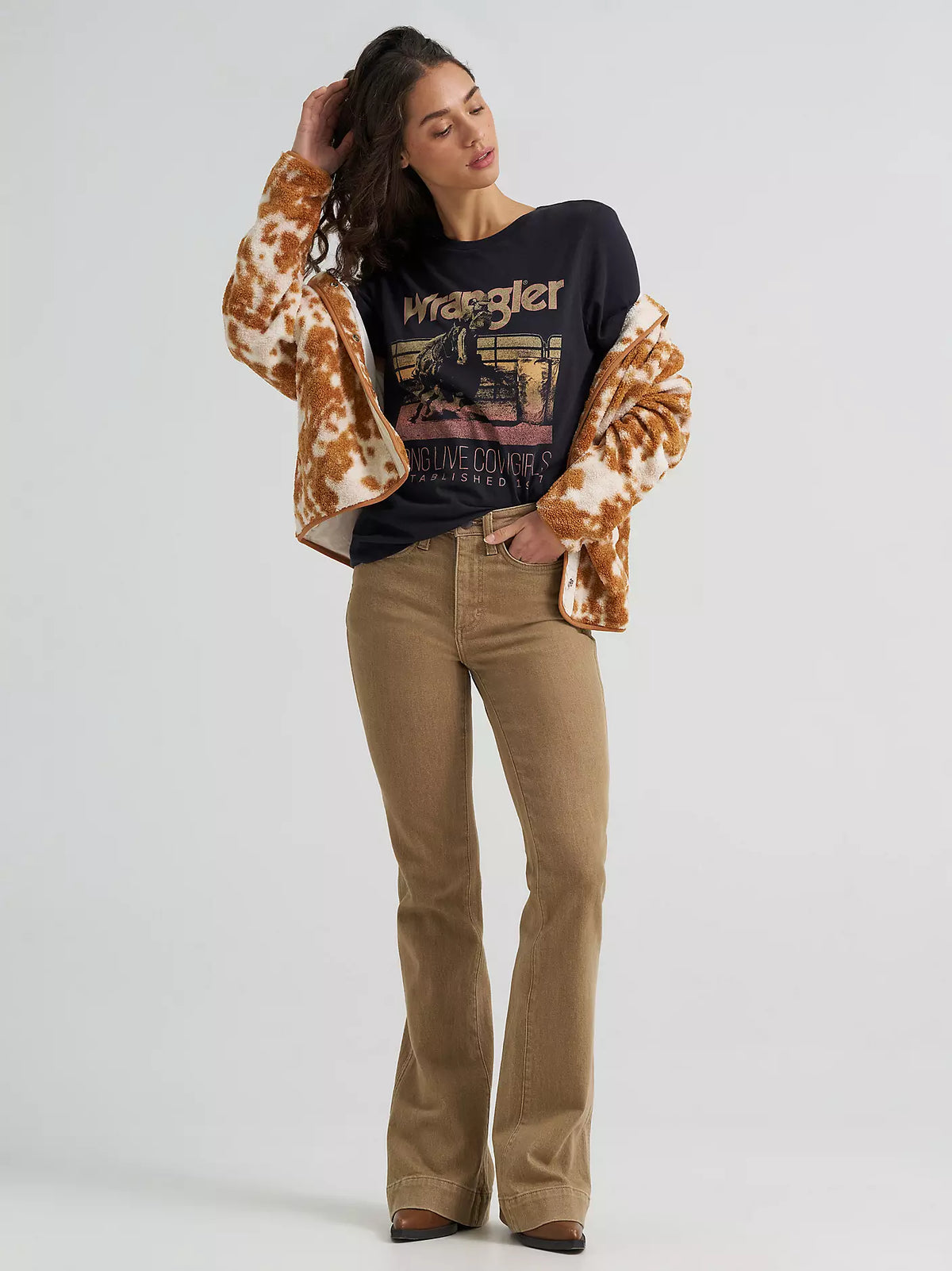 WRANGLER WOMEN'S FEARLESS COWGIRL REG FIT GRAPHIC TEE - BLACK