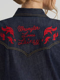 WOMEN'S LAINEY WILSON X WRANGLER EMBROIDERED SLEEVELESS DENIM SHIRT - Dark Rinse