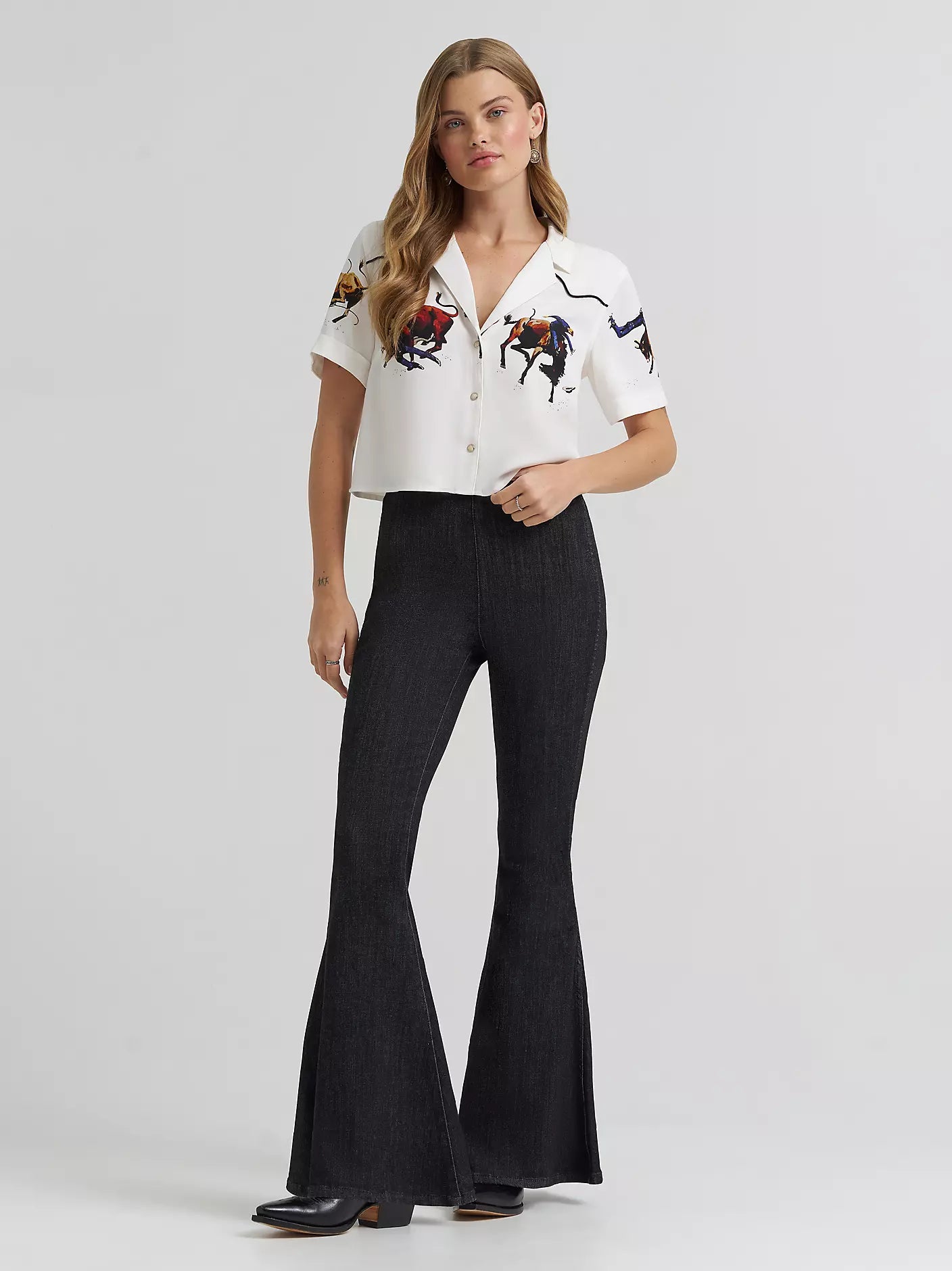 WOMEN'S LAINEY WILSON X WRANGLER CAMP SHIRT