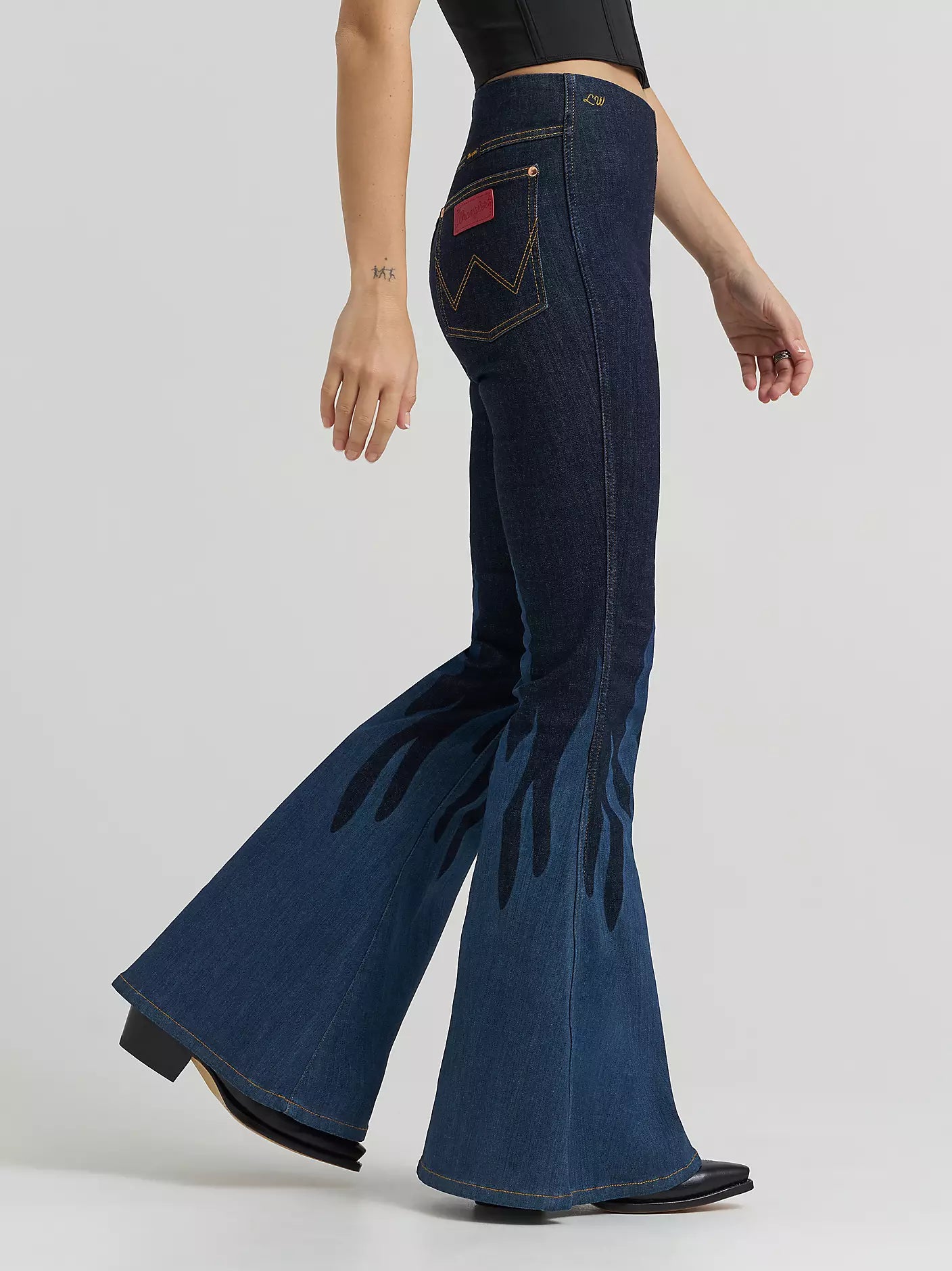 WOMEN'S LAINEY WILSON X WRANGLER FLAME PULL ON BELL BOTTOMS