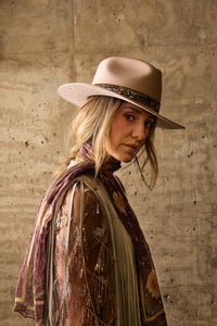 LAINEY WILSON X CHARLIE 1 HORSE HILLBILLY HIPPIE