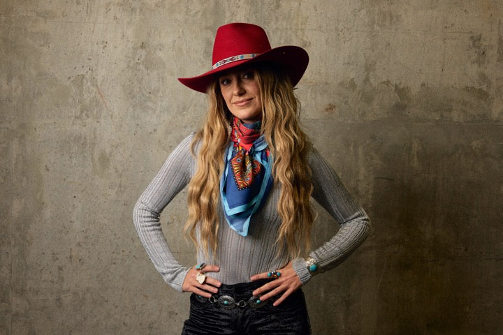 LAINEY WILSON X CHARLIE 1 HORSE WILD HORSES RED