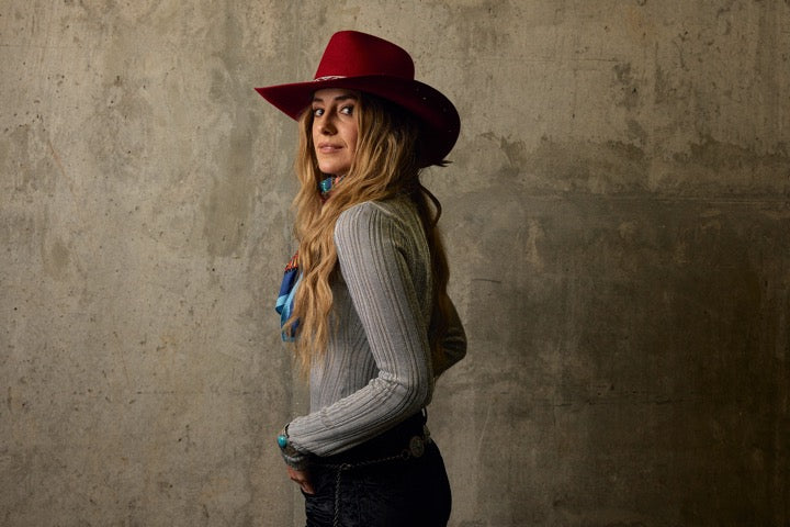 LAINEY WILSON X CHARLIE 1 HORSE WILD HORSES RED