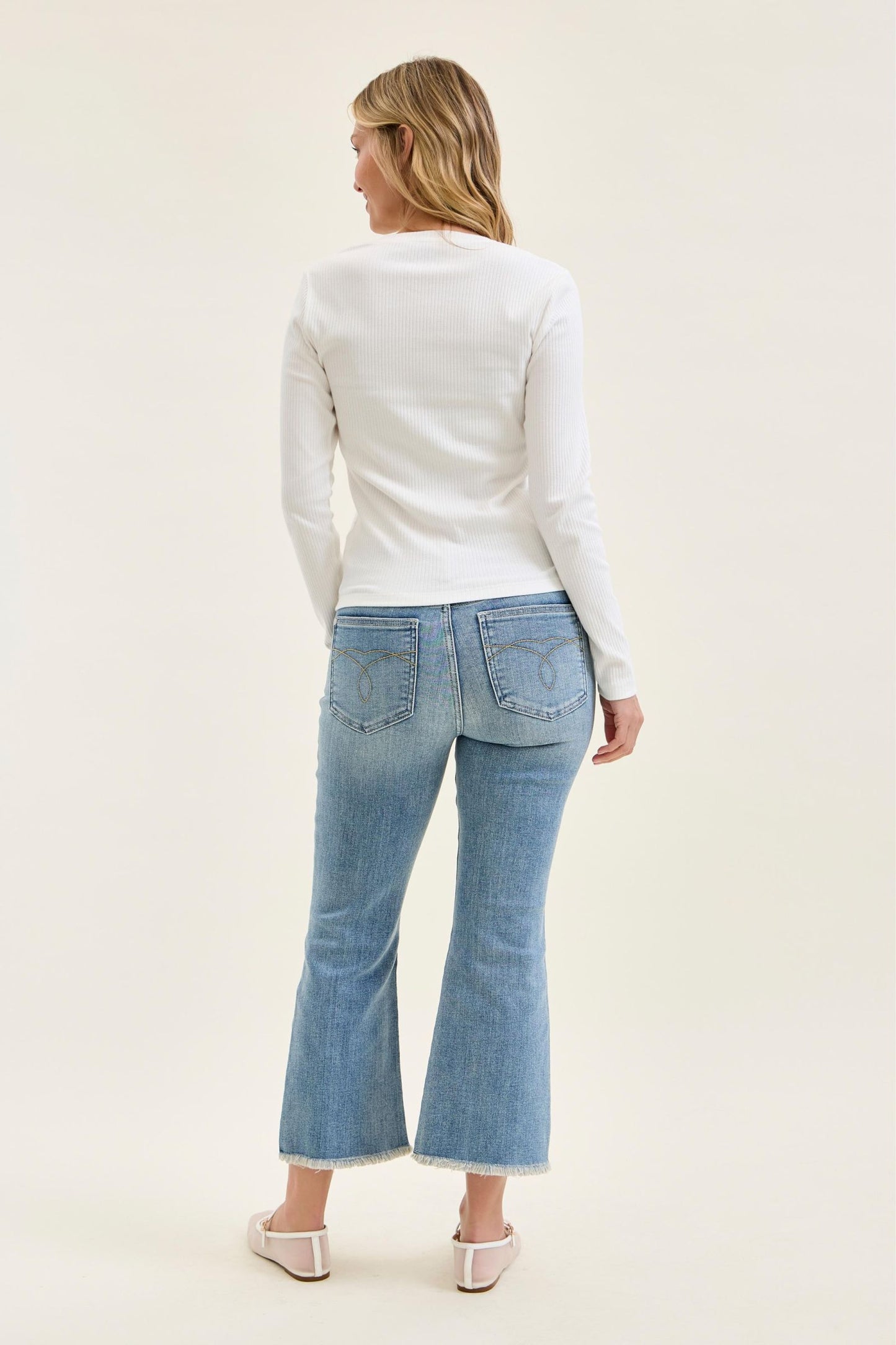JUDY BLUE MID RISE KICK FLARE W FRAYED HEM JEANS - LIGHT STONE