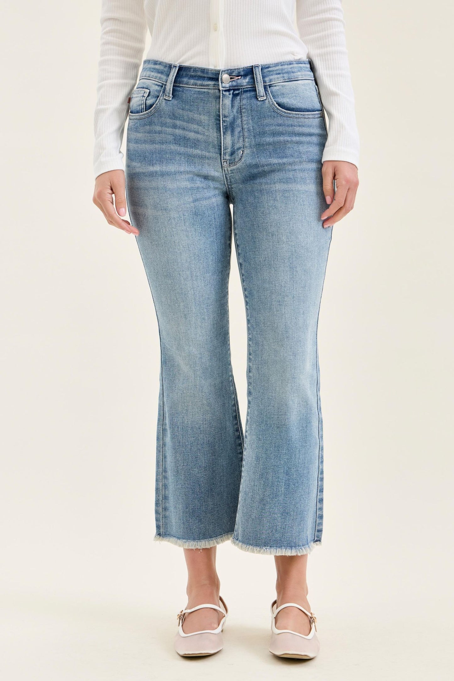 JUDY BLUE MID RISE KICK FLARE W FRAYED HEM JEANS - LIGHT STONE
