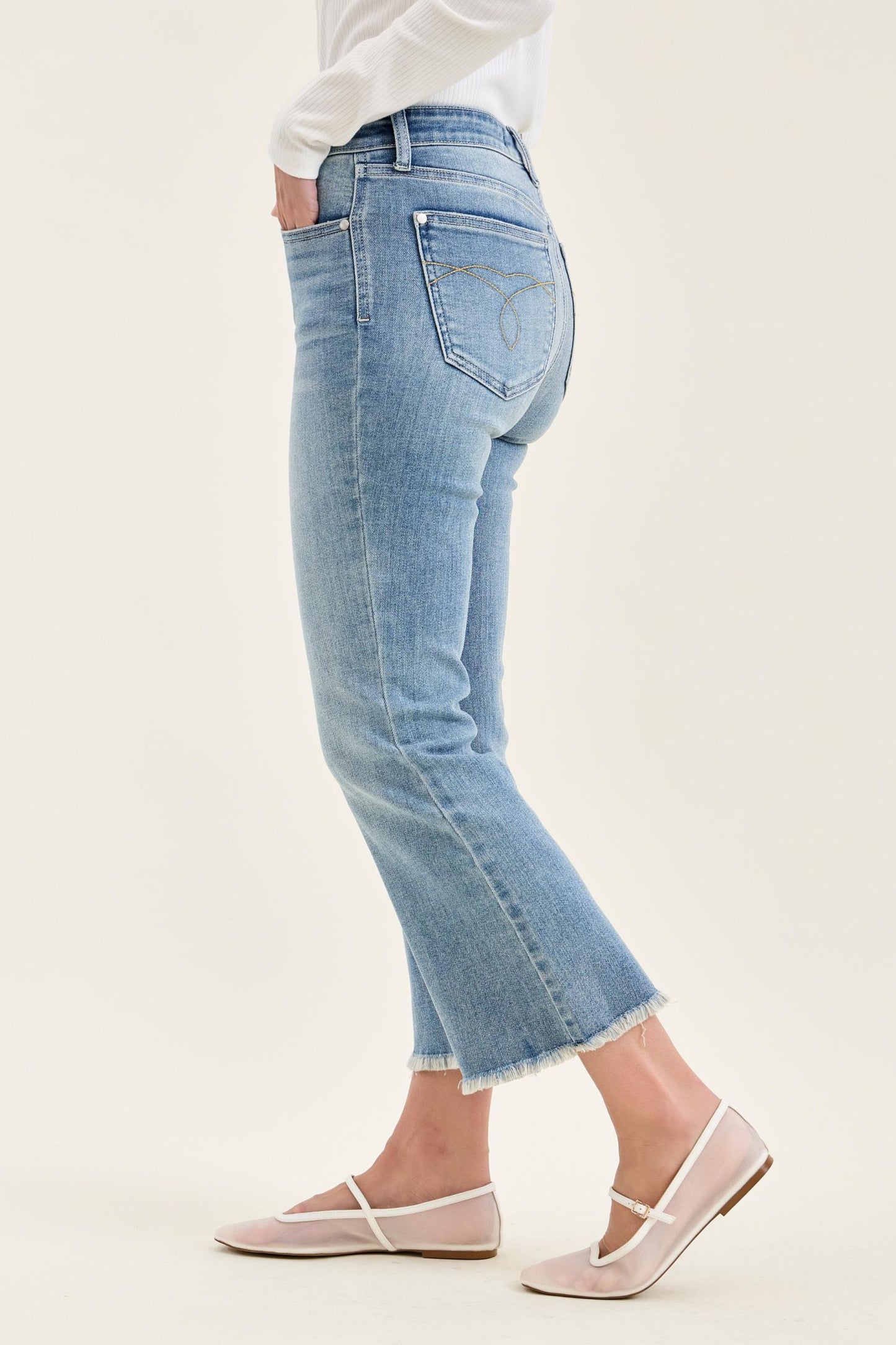 JUDY BLUE MID RISE KICK FLARE W FRAYED HEM JEANS - LIGHT STONE