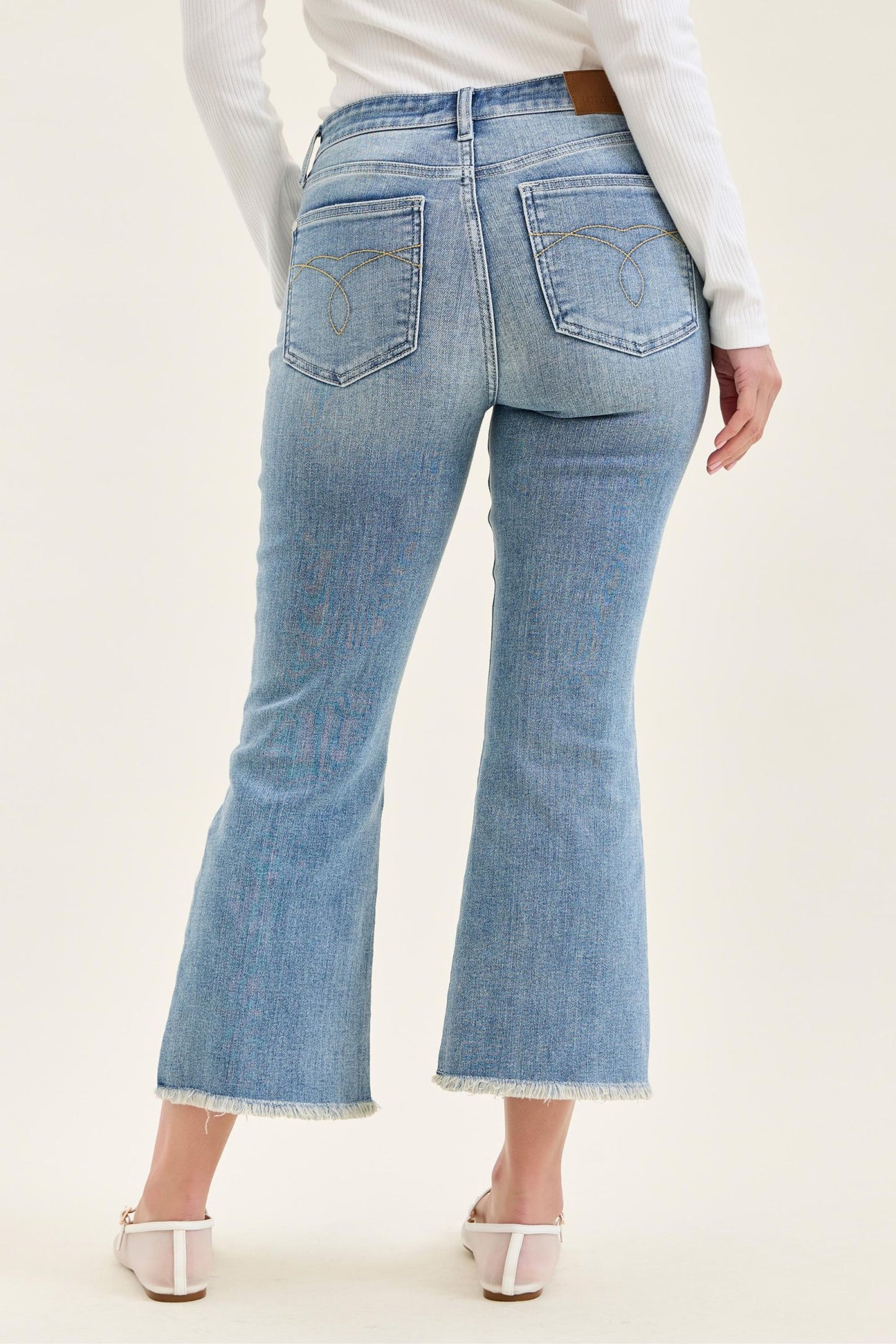 JUDY BLUE MID RISE KICK FLARE W FRAYED HEM JEANS - LIGHT STONE
