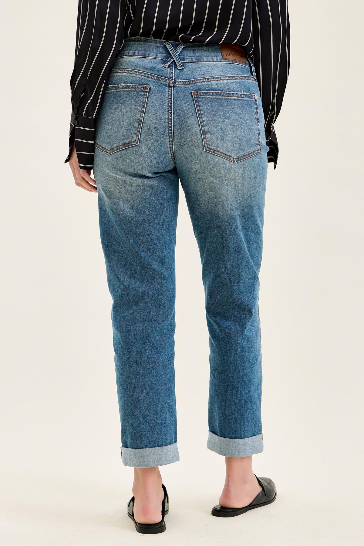 JUDY BLUE MID RISE BOYFRIEND COOL DENIM CROSS BACK BELT LOOP JEANS - MEDIUM STONE