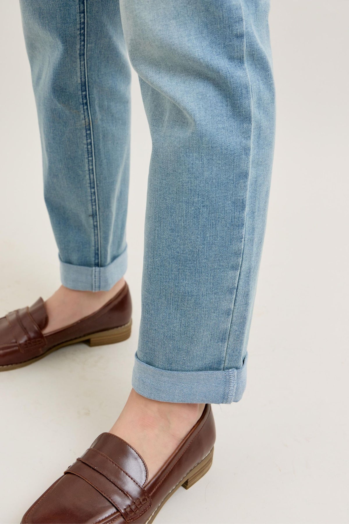 JUDY BLUE V FRONT COOL DENIM CUFF BF JEANS - MEDIUM STONE