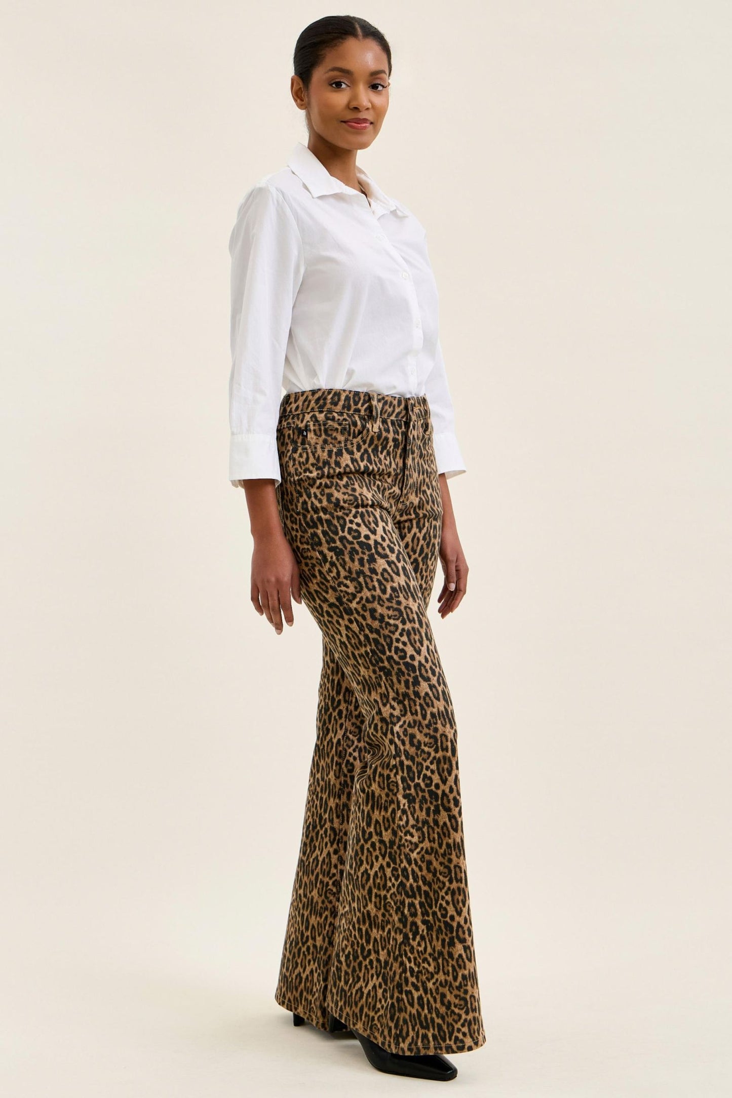 JUDY BLUE MID RISE JAQUELINE FLARE P LEOPARD LUXE