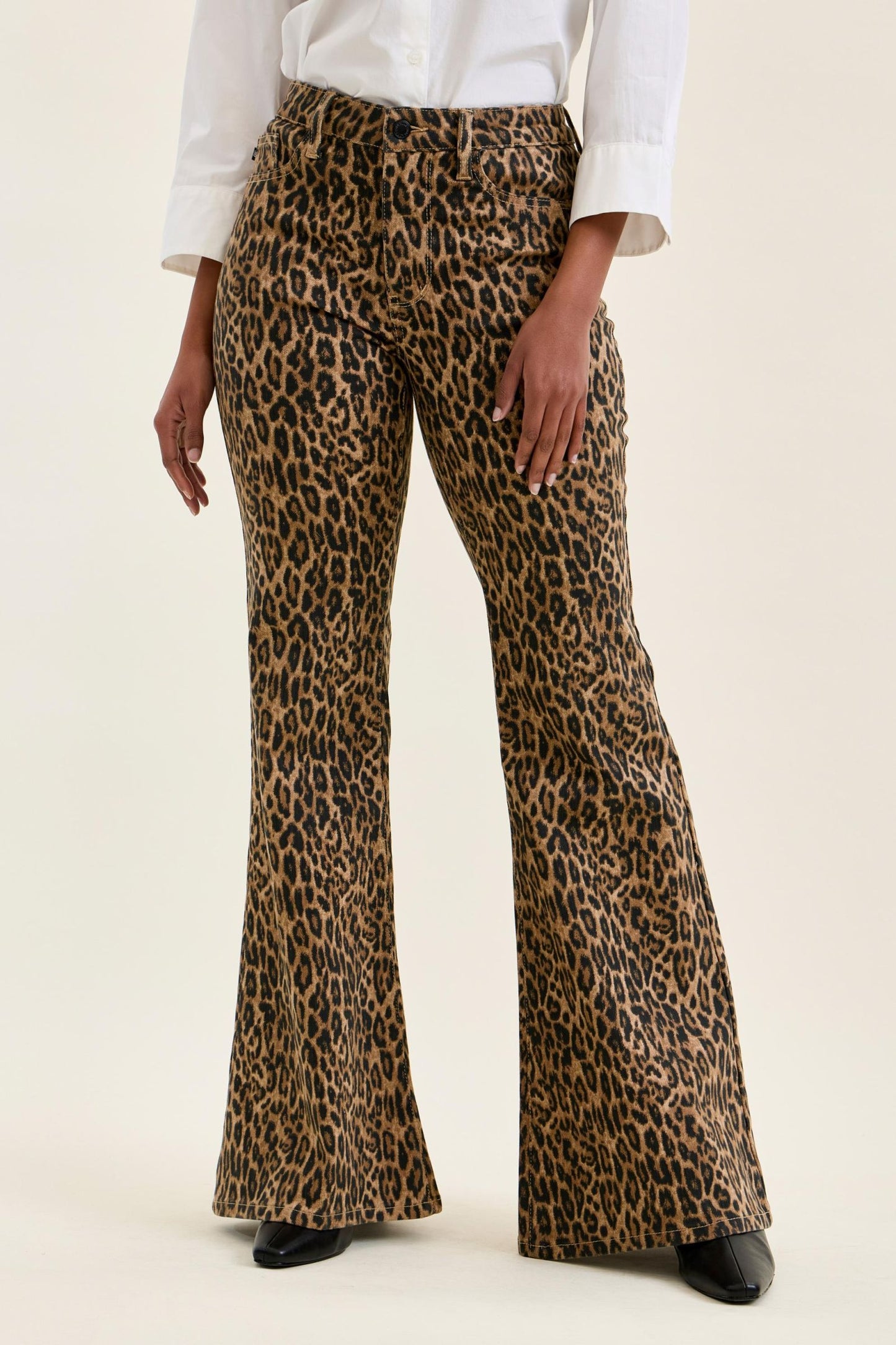 JUDY BLUE MID RISE JAQUELINE FLARE P LEOPARD LUXE