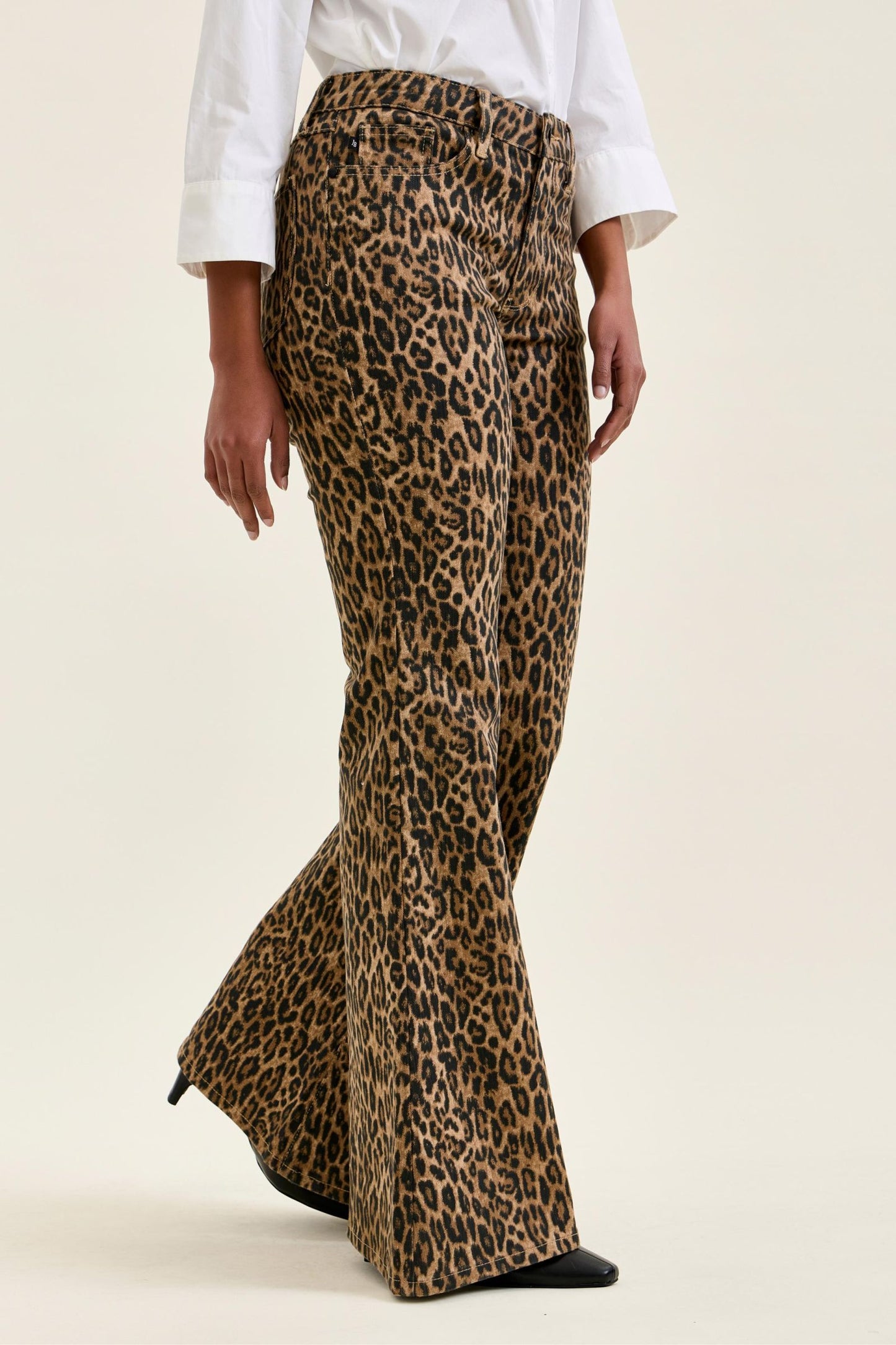 JUDY BLUE MID RISE JAQUELINE FLARE P LEOPARD LUXE