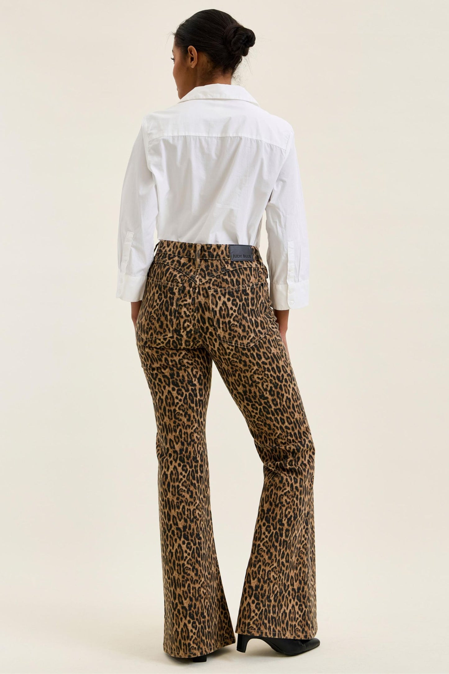 JUDY BLUE MID RISE JAQUELINE FLARE P LEOPARD LUXE