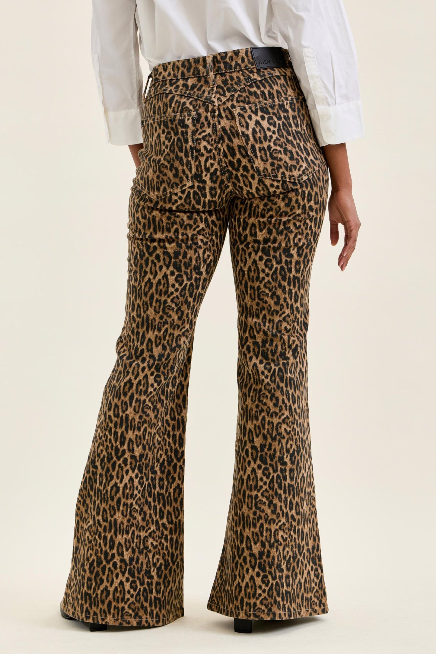 JUDY BLUE MID RISE JAQUELINE FLARE P LEOPARD LUXE