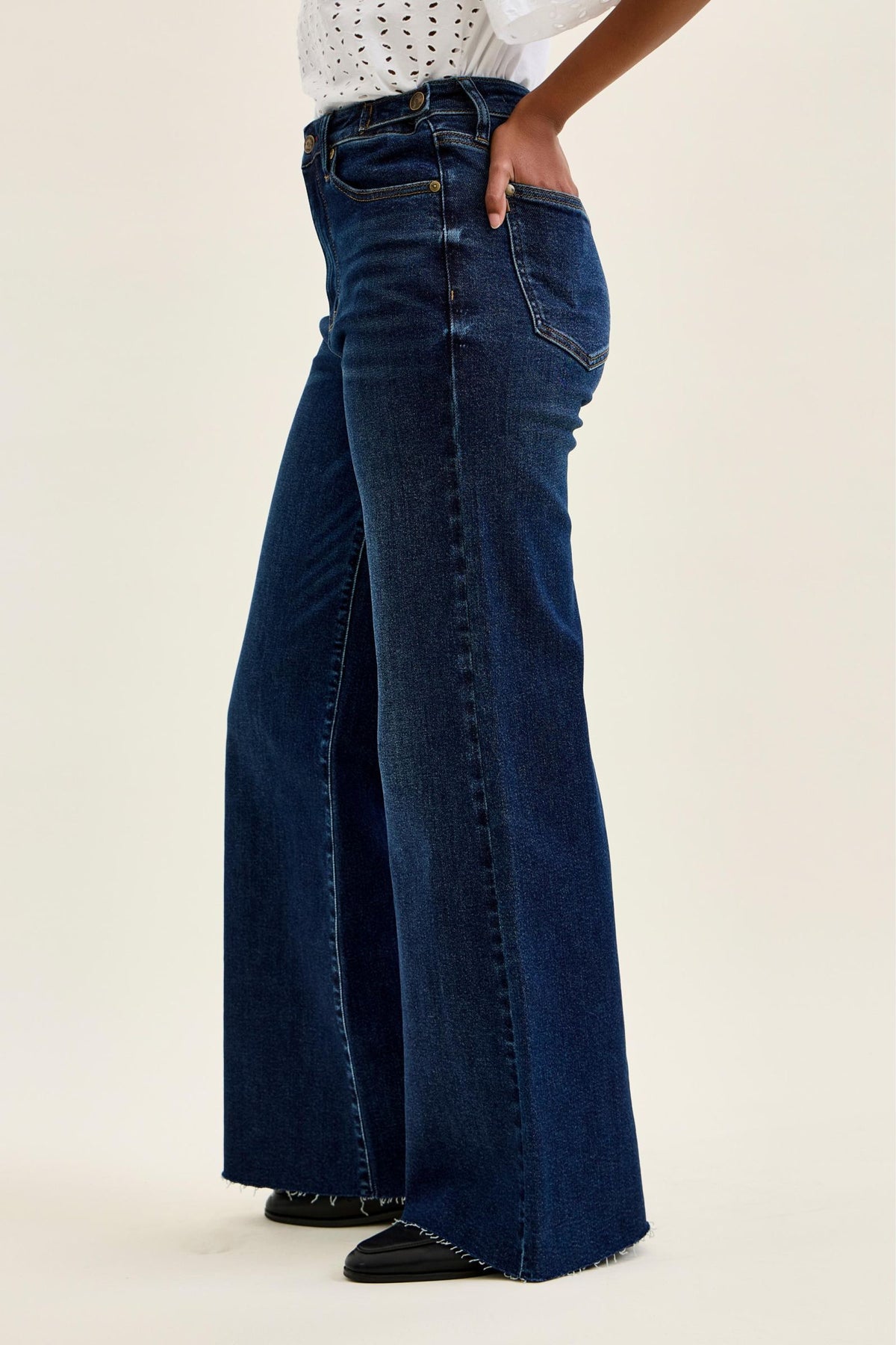 JUDY BLUE HIGH WAIST REGULAR RETRO WIDE W ADJUSTABLE WB TABS + RAW HEM - DARK STONE