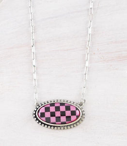 WESTERN CHECKERED FUCHSIA AND WHITE PENDANT NECKLACE