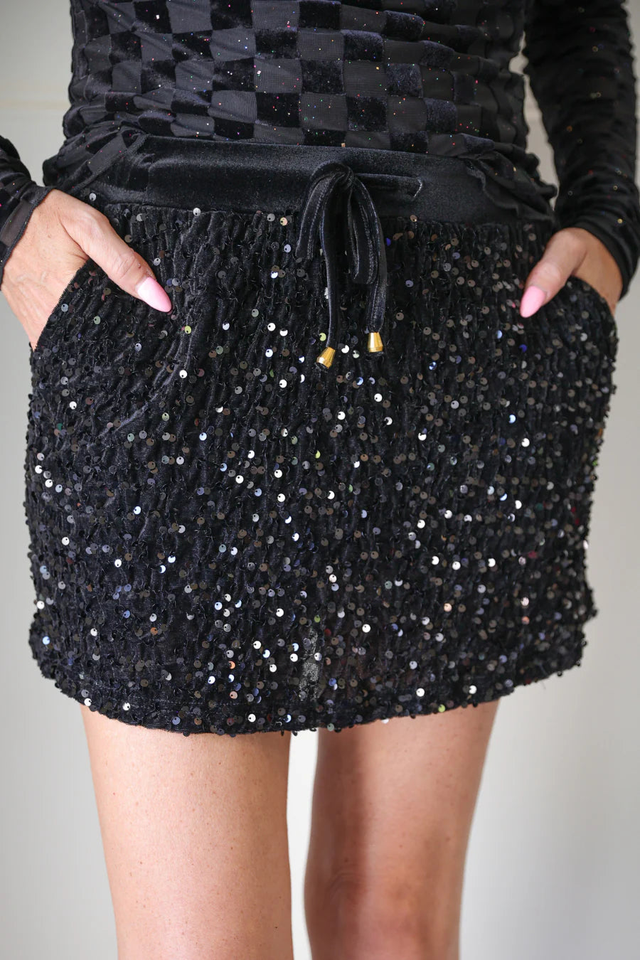 VELVET HOUR SEQUIN SKORT - BLACK