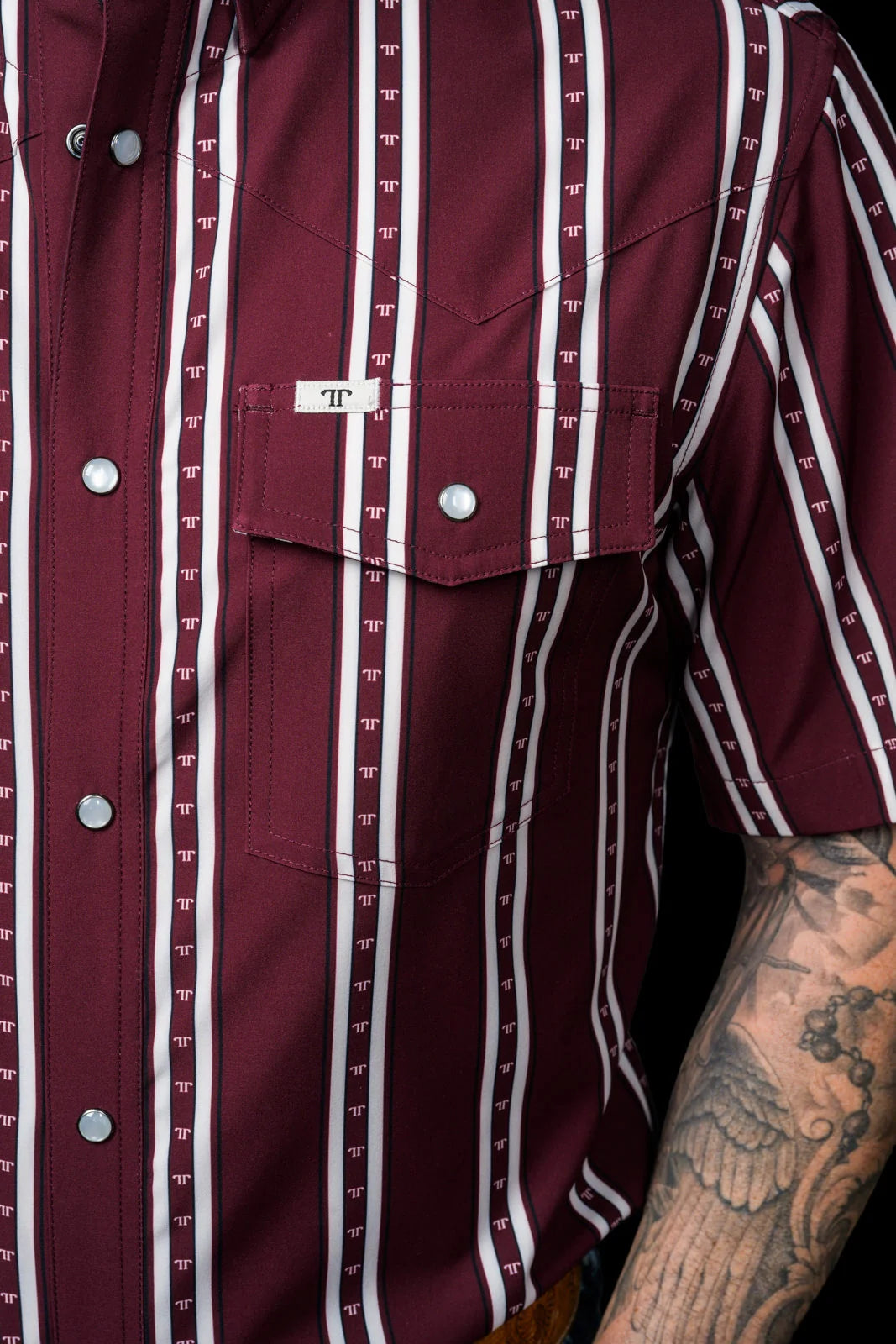 FERRELL MEN'S THE TUCKER SHORT SLEEVE PEARL SNAP - MAROON