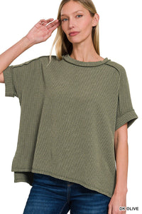 TEXTURED LINE SHORT CUFF SLEEVE RAW EDGE TOP - DARK OLIVE