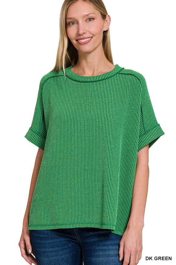 TEXTURED LINE SHORT CUFF SLEEVE RAW EDGE TOP - DARK GREEN