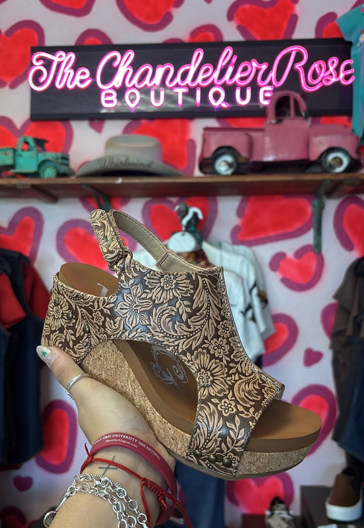 VERY G LIBERTY TOOLED NUDE PLATFORM WEDGE