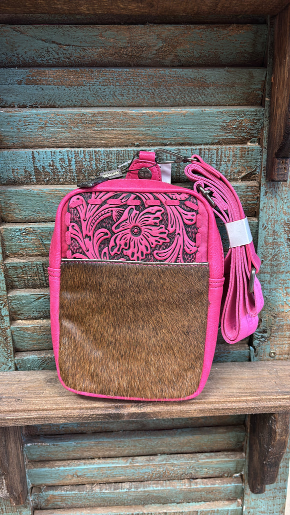 TRINITY RANCH HAIR-ON COWHIDE SLING BAG - LIGHT HAIR