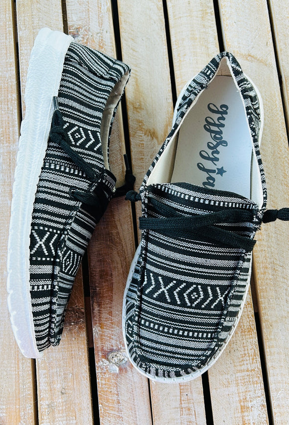 GYPSY JAZZ CHASKA 3 SHOES - BLACK WHITE