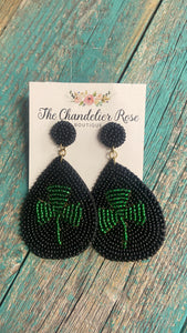 BLACK BEADED CLOVER STUD EARRINGS