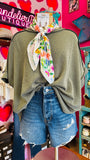 RAISED RIB CUFF SLEEVE RAW EDGE TOP - DARK OLIVE