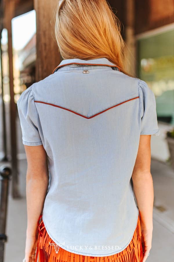 LIGHT WASH CAMEL CONTRAST ARROW PEARL SNAP PUFF SLEEVE TOP