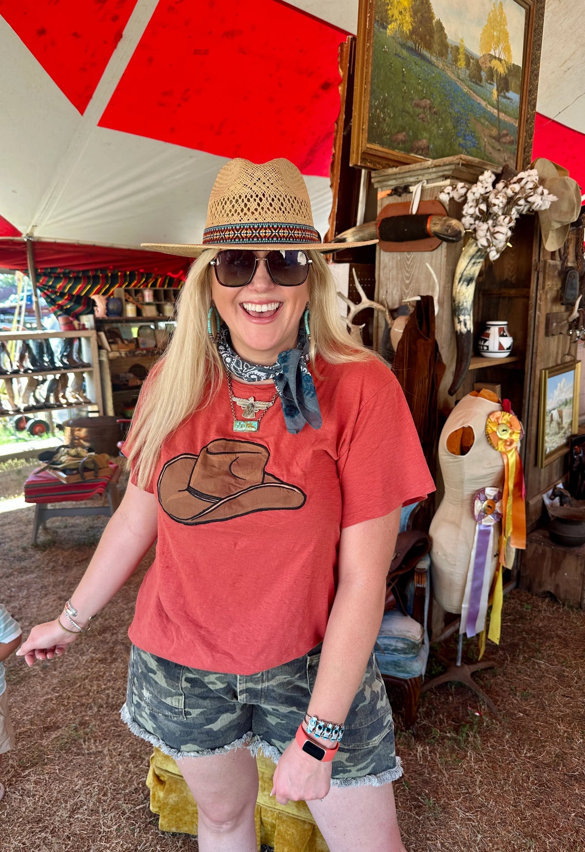 THE COWBOY HAT TEE - RED