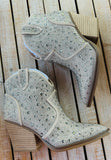 VERY G AUSTIN TAUPE ANKLE BOOTS