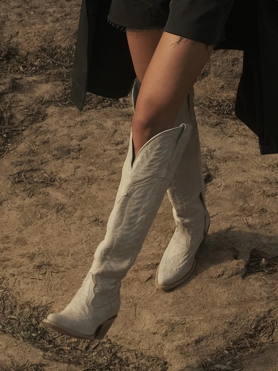 CORRAL WOMEN'S DISTRESSED WHITE EMBROIDERY J TOE WESTERN BOOT A4311