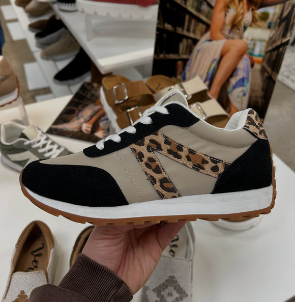 VERY G WOMEN'S JOEL BLACK LEOPARD SHOES