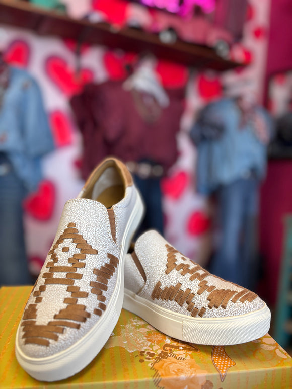 VERY G WOMEN'S MARIAN TAN SLIP ON SHOE