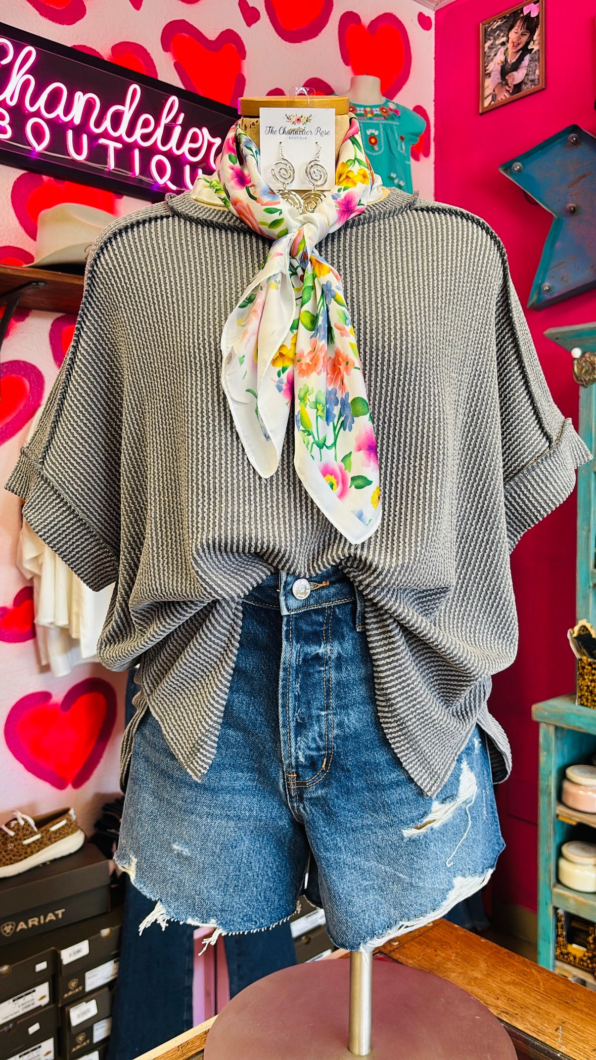 RAISED RIB CUFF SLEEVE RAW EDGE TOP - GREY