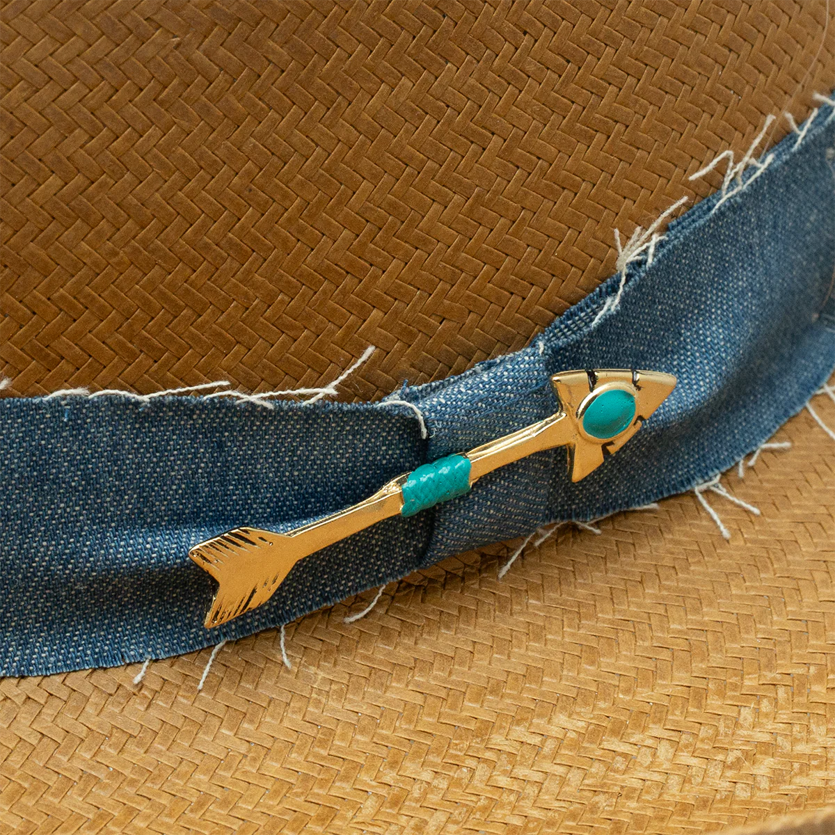 CHARLIE 1 HORSE X LAINEY WILSON LONE WOLF STRAW HAT -