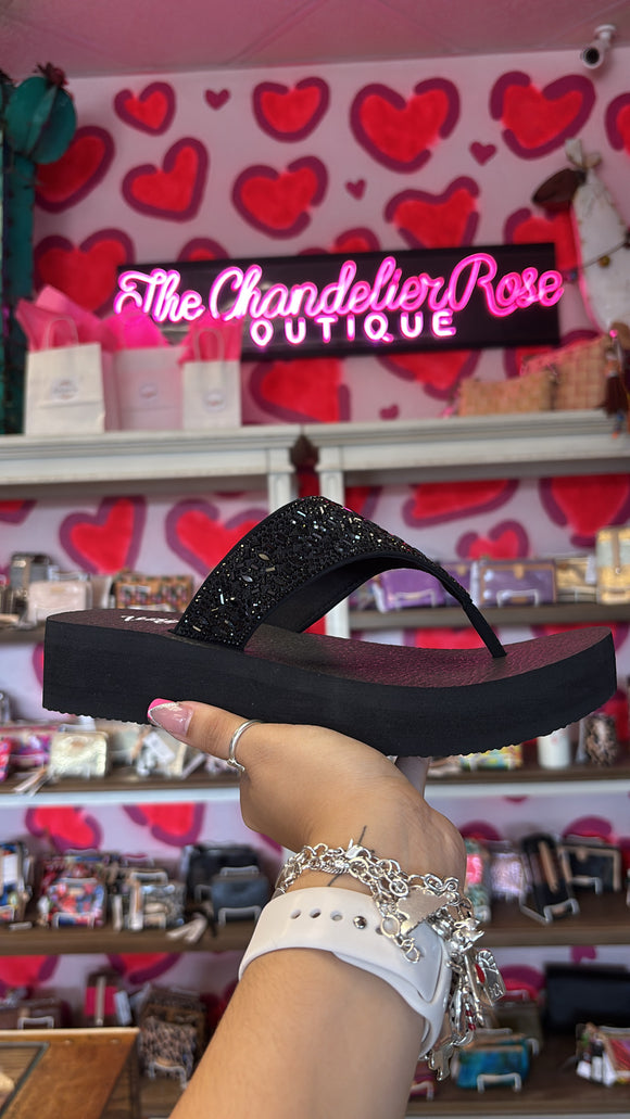 VERY G NAPOLI GLITZ FLATFORM FLIP SANDAL - BLACK