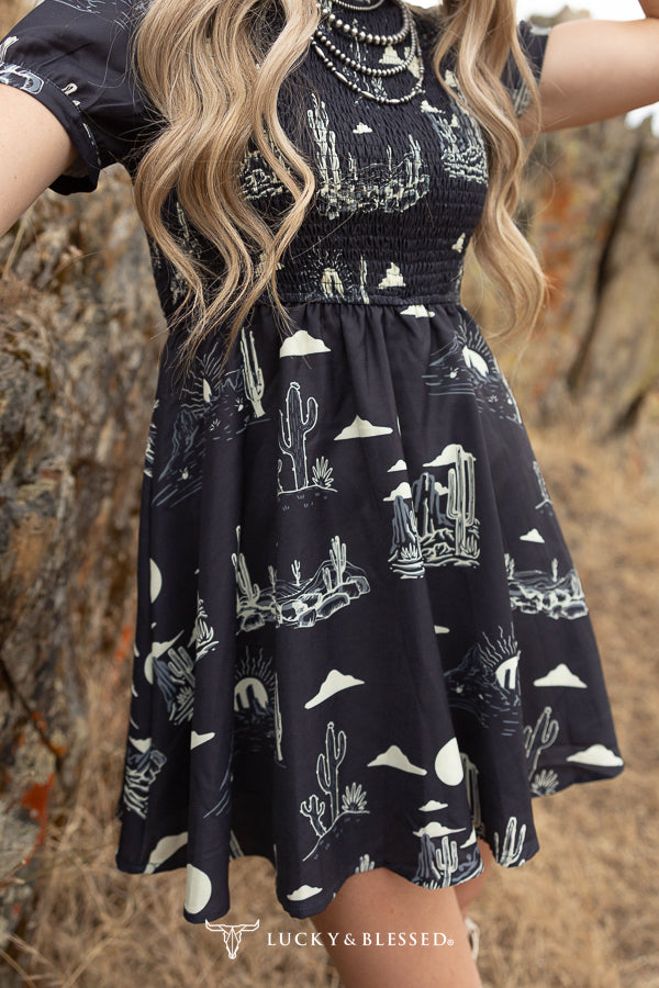 WESTERN PUFF SLEEVE BACK KEYHOLE SMOCKED DRESS