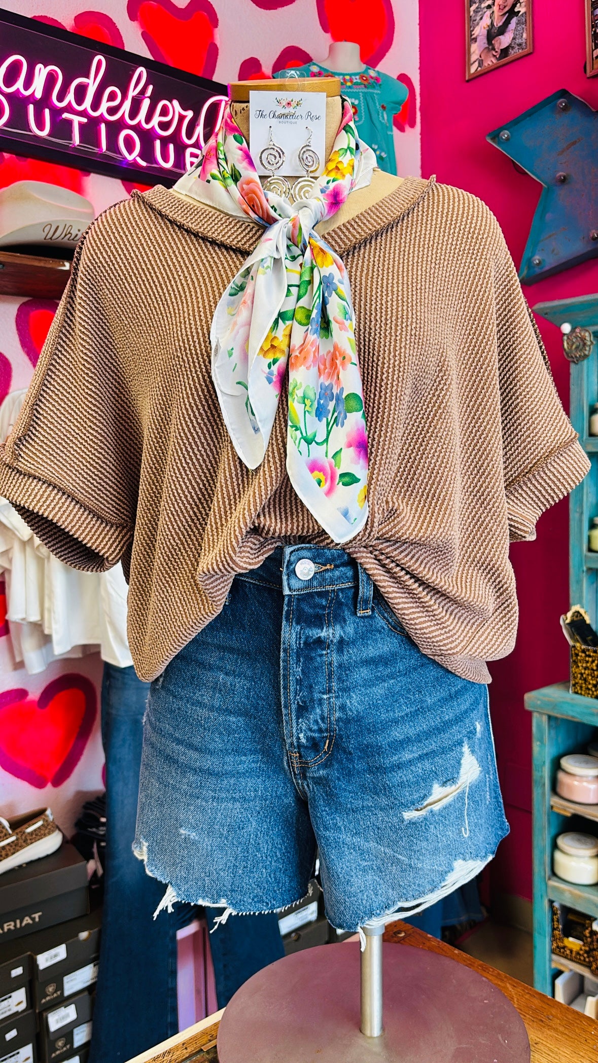 RAISED RIB CUFF SLEEVE RAW EDGE TOP - MOCHA