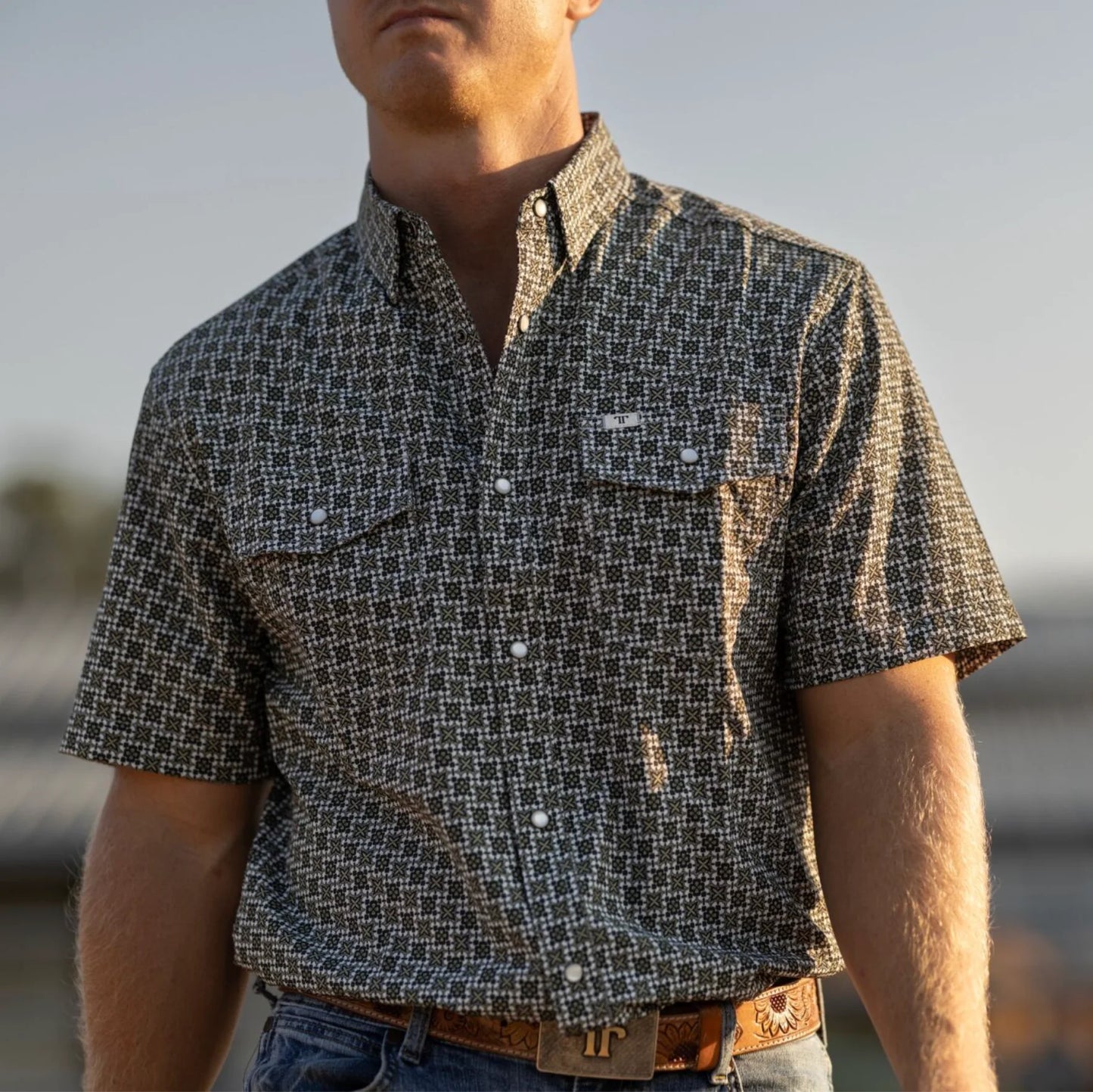 FERRELL MEN'S THE COLTON IN GREEN - SHORT SLEEVE SNAP