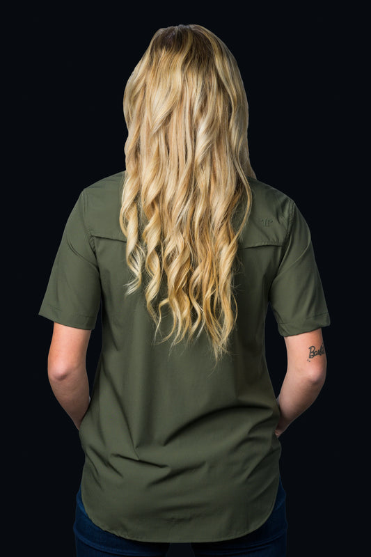 FERRELL WOMEN'S CORE OLIVE SHORT SLEEVE SNAP SHIRT