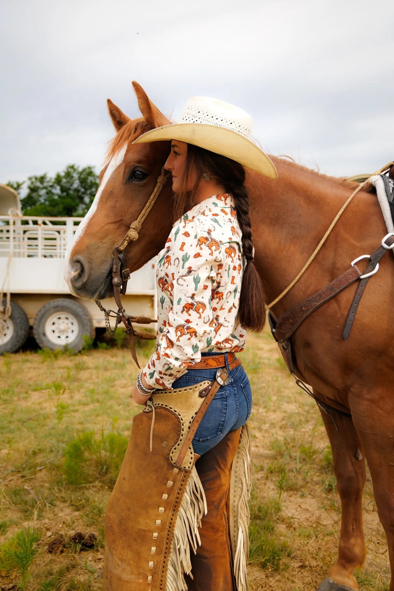 BUCKING HORSE PERFORMANCE LONG SLEECE PEARL SNAP