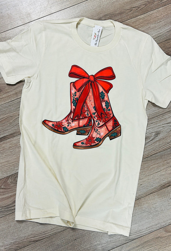 CHRISTMAS BOOTS TEE - CREAM