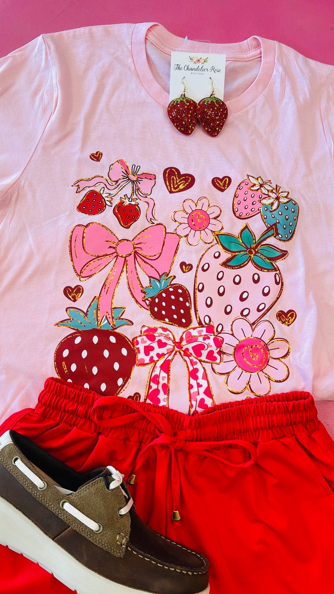 STRAWBERRY'S AND BOW TEE - LIGHT PINK