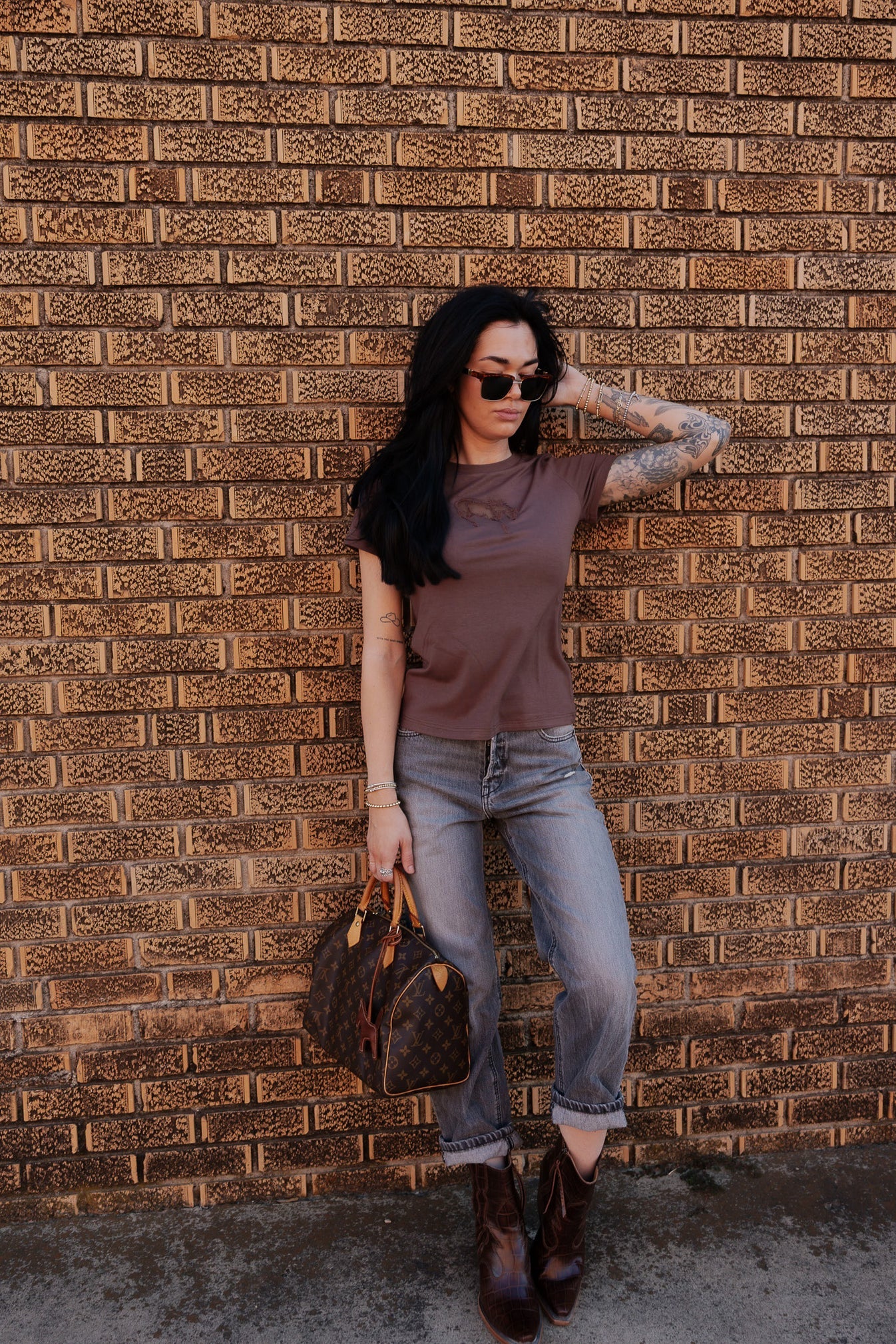 BUCK OUT CUT OUT SHORT SLEEVE TOP - CHOCOLATE